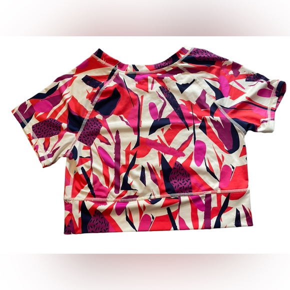 J Dow Fitness Artsy Athleisure Athletic Workout Gym Outdoor Training Crop Top - Picture 2 of 3